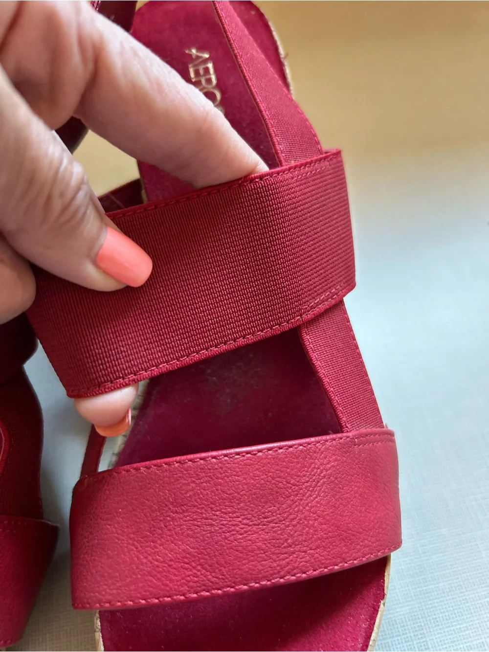 AEROSOLES vibrant red